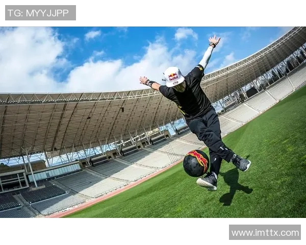 足球明星颠球技巧展示图片集锦让你领略球场魅力与风采